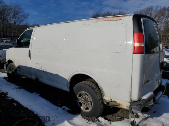 2003 Chevrolet Express Cargo with VIN 1GCGG25V331168496, listed as a Copart auction lot 88327095 with 354,286 mi miles and Salvage Title. Bid and sale history available at DreamBid. Image 2.
