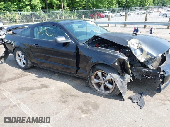 2008 Ford Mustang Deluxe z VIN 1ZVHT80N985155422, wystawiony jako IAAI lot #42312812 z przebiegiem Nie podano mil oraz . Historia ofert i sprzedaży dostępna na DreamBid. Obrazek 1.