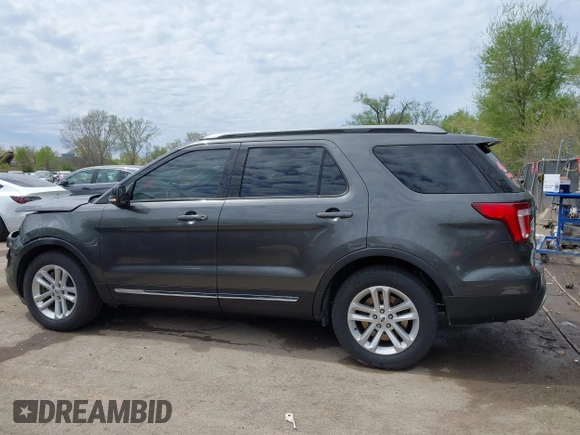2017 Ford Explorer XLT with VIN 1FM5K7D86HGC21898, listed as a IAAI auction lot 42018490 with 78,139 mi miles and . Bid and sale history available at carsss.com. Image 14.