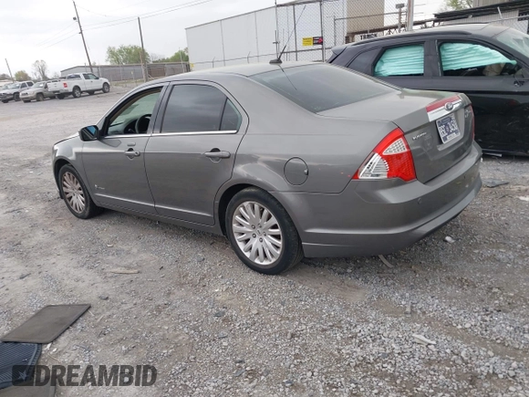 2010 Ford Fusion Hybrid z VIN 3FADP0L31AR326917, wystawiony jako IAAI lot #41938486 z przebiegiem 132 845 mil mil oraz . Historia ofert i sprzedaży dostępna na DreamBid. Obrazek 3.