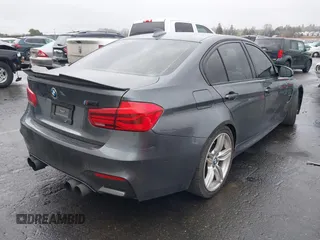 2018 BMW M3 z VIN WBS8M9C50J5J80290, wystawiony jako IAAI lot #41621436 z przebiegiem 90 308 mil mil oraz . Historia ofert i sprzedaży dostępna na DreamBid. Obrazek 4.