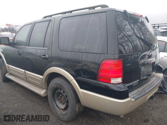 2005 Ford Expedition Eddie Bauer with VIN 1FMFU18575LA02365, listed as a IAAI auction lot 41789572 with 231,682 mi miles. Bid and sale history available at carsss.com. Image 3.