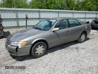 2000 Toyota Camry CE z VIN 4T1BG22K5YU013891, wystawiony jako Copart lot #56693255 z przebiegiem 248 922 mil mil oraz Szkoda całkowita • Salvage title. Historia ofert i sprzedaży dostępna na DreamBid. Obrazek 1.
