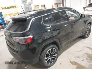 2022 Jeep Compass Limited z VIN 3C4NJDCB5NT223989, wystawiony jako IAAI lot #42482784 z przebiegiem 27 347 mil mil oraz . Historia ofert i sprzedaży dostępna na DreamBid. Obrazek 4.