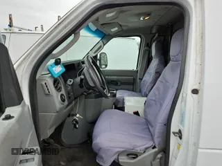 2009 Ford Econoline Cargo Commercial z VIN 1FTSE34L19DA27424, wystawiony jako IAAI lot #41963196 z przebiegiem 168 577 mil mil oraz . Historia ofert i sprzedaży dostępna na DreamBid. Obrazek 1.