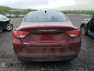2015 Chrysler 200 C z VIN 1C3CCCEG7FN584277, wystawiony jako Copart lot #56984225 z przebiegiem 112 377 mil mil oraz Szkoda całkowita • Salvage title. Historia ofert i sprzedaży dostępna na DreamBid. Obrazek 6.