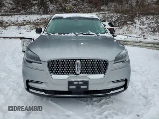 2023 Lincoln Aviator Standard z VIN 5LM5J6XC8PGL23972, wystawiony jako Copart lot #43996485 z przebiegiem 9 445 mil mil oraz Szkoda całkowita • Salvage title. Historia ofert i sprzedaży dostępna na DreamBid. Obrazek 5.