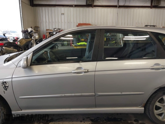 2006 Kia Spectra with VIN KNAFE161X65283615, listed as a IAAI auction lot 41955968 with 185,177 mi miles. Bid and sale history available at carsss.com. Image 14.