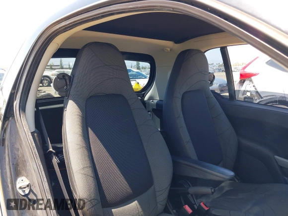 2013 Smart fortwo Pure with VIN WMEEJ3BA8DK619600, listed as a IAAI auction lot 42660006 with Not provided miles and . Bid and sale history available at DreamBid. Image 8.