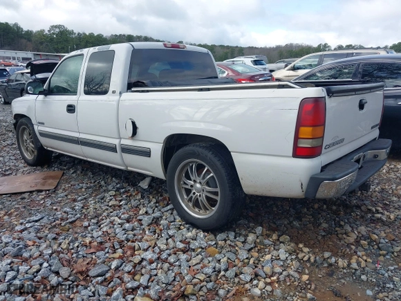 1999 Chevrolet Silverado 1500 LS with VIN 2GCEC19T9X1256894, listed as a IAAI auction lot 41526987 with 393,052 mi miles. Bid and sale history available at carsss.com. Image 3.