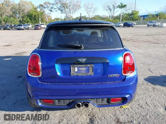 2020 MINI Hardtop Cooper S z VIN WMWXR5C09L2M32640, wystawiony jako IAAI lot #41463311 z przebiegiem 62 050 mil mil oraz . Historia ofert i sprzedaży dostępna na DreamBid. Obrazek 15.
