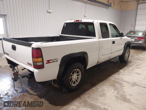 2004 GMC Sierra 1500 SLT with VIN 1GTEK19T34E320179, listed as a IAAI auction lot 41601727 with 303,523 mi miles. Bid and sale history available at carsss.com. Image 4.