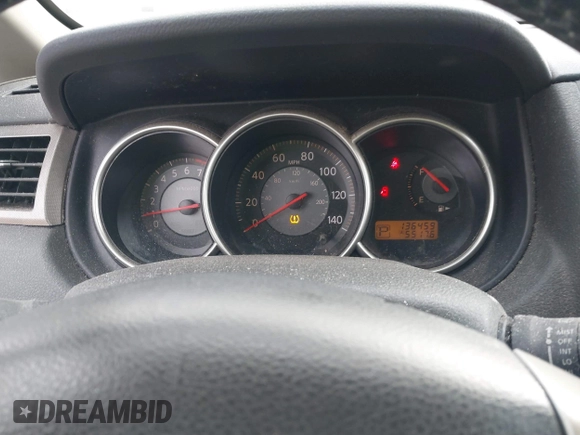 2007 Nissan Versa SL z VIN 3N1BC13E57L379798, wystawiony jako IAAI lot #41458835 z przebiegiem 136 459 mil mil oraz . Historia ofert i sprzedaży dostępna na DreamBid. Obrazek 7.