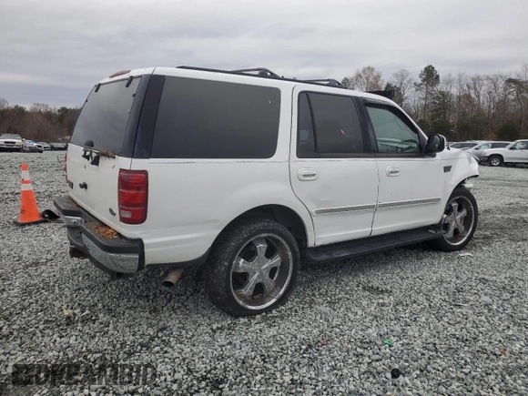 1997 Ford Expedition XLT with VIN 1FMEU17L5VLB80125, listed as a Copart auction lot 83892824 with 257,738 mi miles and Salvage title. Bid and sale history available at DreamBid. Image 3.