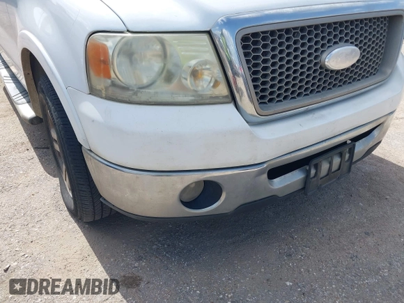 2006 Ford F-150 XLT z VIN 1FTPW12526KB72538, wystawiony jako IAAI lot #42544439 z przebiegiem 258 261 mil mil oraz . Historia ofert i sprzedaży dostępna na DreamBid. Obrazek 6.