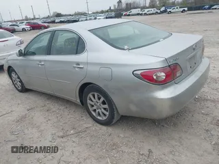 2002 Lexus ES 300 with VIN JTHBF30G425002375, listed as a IAAI auction lot 42031737 with 160,562 mi miles. Bid and sale history available at carsss.com. Image 3.