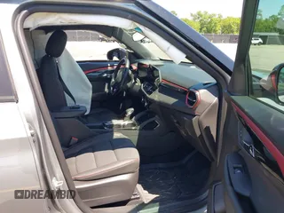 2025 Chevrolet TrailBlazer RS with VIN KL79MTSLXSB008647, listed as a IAAI auction lot 42121512 with 6,168 mi miles and . Bid and sale history available at DreamBid. Image 5.