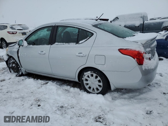 2013 Nissan Versa S with VIN 3N1CN7AP0DL895634, listed as a Copart auction lot 87633665 with 80,053 mi miles and Salvage title. Bid and sale history available at DreamBid. Image 2.