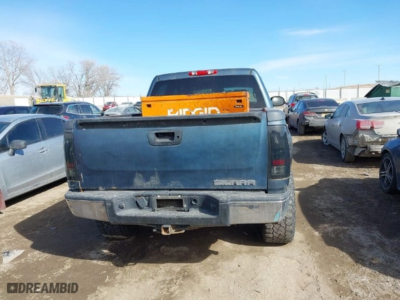 2008 GMC Sierra 1500 Work Truck with VIN 2GTEK13M281154777, listed as a IAAI auction lot 41672542 with 200,212 mi miles. Bid and sale history available at carsss.com. Image 16.