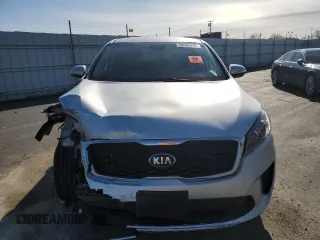 2019 Kia Sorento LX z VIN 5XYPG4A50KG463698, wystawiony jako Copart lot #50088435 z przebiegiem 68 787 mil mil oraz Szkoda całkowita • Salvage title. Historia ofert i sprzedaży dostępna na DreamBid. Obrazek 5.