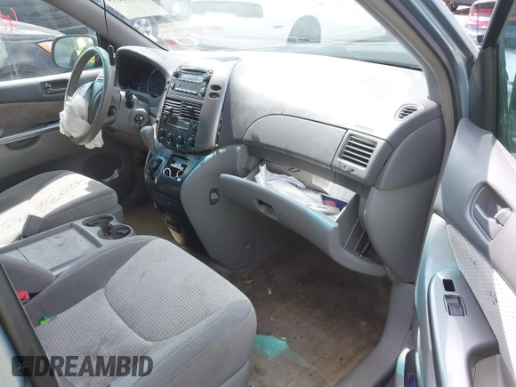 2008 Toyota Sienna CE with VIN 5TDZK23C58S166087, listed as a IAAI auction lot 42032255 with 258,100 mi miles. Bid and sale history available at carsss.com. Image 5.