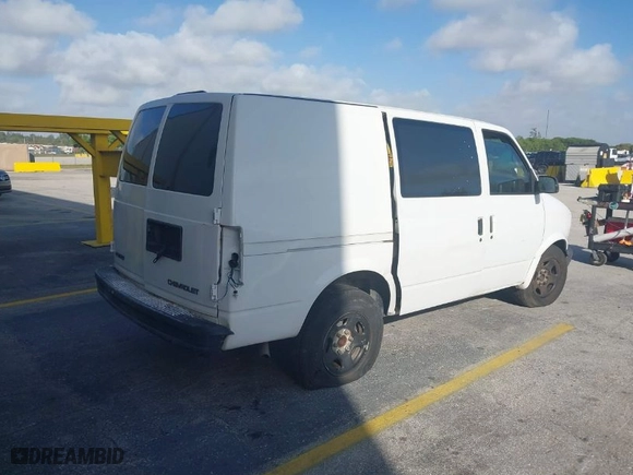 2003 Chevrolet Astro Cargo Van with VIN 1GCDM19X83B114476, listed as a IAAI auction lot 41377490 with 179,867 mi miles. Bid and sale history available at carsss.com. Image 4.