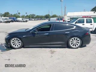 2014 Tesla Model S P85D with VIN 5YJSA1H25EFP65571, listed as a IAAI auction lot 42185442 with 115,990 mi miles and . Bid and sale history available at DreamBid. Image 13.