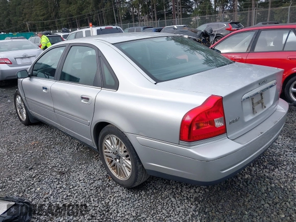 2004 Volvo S80 with VIN YV1TS91Z741370574, listed as a IAAI auction lot 41765504 with 201,008 mi miles. Bid and sale history available at carsss.com. Image 3.
