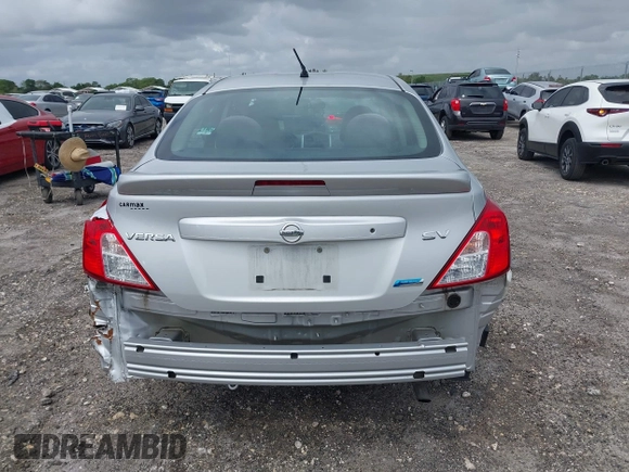 2016 Nissan Versa S z VIN 3N1CN7AP8GL883199, wystawiony jako IAAI lot #42005328 z przebiegiem 40 659 mil mil oraz . Historia ofert i sprzedaży dostępna na DreamBid. Obrazek 6.