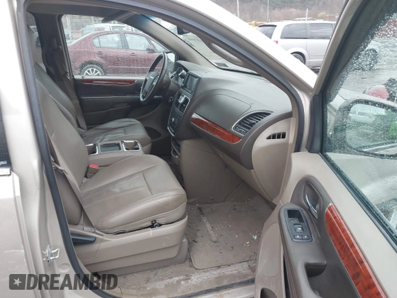 2014 Chrysler Town & Country Touring with VIN 2C4RC1BG2ER212233, listed as a IAAI auction lot 41836648 with 105,034 mi miles. Bid and sale history available at carsss.com. Image 5.