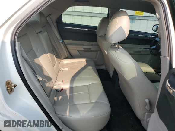 2006 Chrysler 300 z VIN 2C3KA53G16H428549, wystawiony jako Copart lot #59125715 z przebiegiem 184 233 mil mil oraz Szkoda całkowita • Salvage title. Historia ofert i sprzedaży dostępna na DreamBid. Obrazek 10.