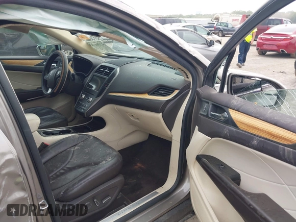 2016 Lincoln MKC Select with VIN 5LMCJ2C97GUJ30711, listed as a IAAI auction lot 42501763 with 118,430 mi miles and . Bid and sale history available at DreamBid. Image 5.