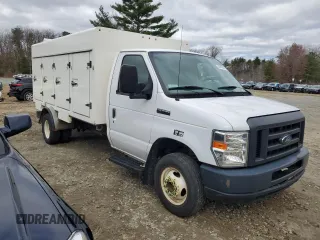 2019 Ford Econoline Commercial with VIN 1FDXE4FS1KDC07794, listed as a Copart auction lot 53610655 with 145,265 mi miles and Clean Title. Bid and sale history available at DreamBid. Image 4.