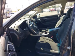 2015 Nissan Altima 2.5 S with VIN 1N4AL3AP4FN872532, listed as a IAAI auction lot 42019528 with 164,966 mi miles. Bid and sale history available at carsss.com. Image 5.