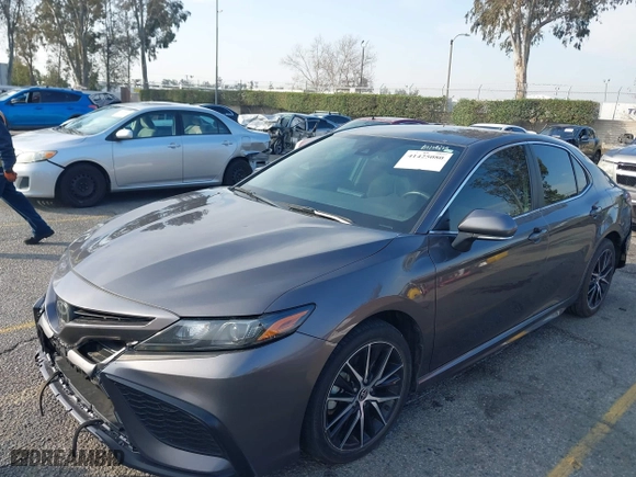 2022 Toyota Camry SE with VIN 4T1T11AK8NU689314, listed as a IAAI auction lot 41425080 with 29,775 mi miles. Bid and sale history available at carsss.com. Image 2.