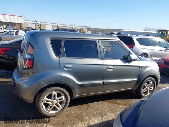 2010 Kia Soul + with VIN KNDJT2A24A7068737, listed as a IAAI auction lot 41733384 with 175,450 mi miles. Bid and sale history available at carsss.com. Image 13.