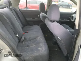 2008 Nissan Versa S z VIN 3N1BC11E78L352025, wystawiony jako Copart lot #55685495 z przebiegiem 143 451 mil mil oraz Szkoda całkowita • Salvage title. Historia ofert i sprzedaży dostępna na DreamBid. Obrazek 10.