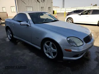 2002 Mercedes-Benz SLK-Class 2.3L Kompressor with VIN WDBKK49FX2F268683, listed as a Copart auction lot 68705174 with 132,677 mi miles and Salvage Title. Bid and sale history available at carsss.com. Image 4.