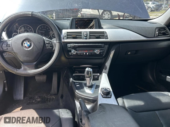 2013 BMW 3 Series 328i z VIN WBA3A5G53DNP19158, wystawiony jako Copart lot #65595645 z przebiegiem 173 331 mil mil oraz Czysty tytuł • Clean title. Historia ofert i sprzedaży dostępna na DreamBid. Obrazek 9.