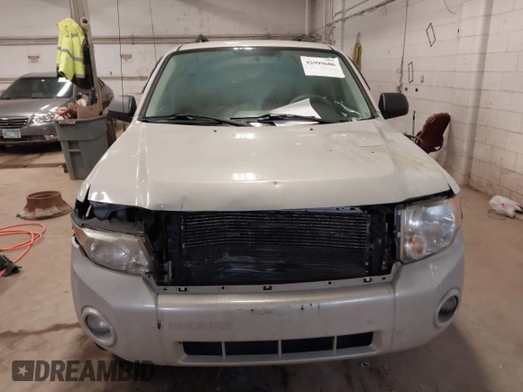 2008 Ford Escape XLT with VIN 1FMCU93128KC67338, listed as a IAAI auction lot 42099606 with 188,817 mi miles. Bid and sale history available at carsss.com. Image 6.
