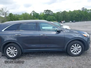 2017 Kia Sorento LX with VIN 5XYPG4A3XHG264438, listed as a IAAI auction lot 42135558 with 112,829 mi miles. Bid and sale history available at carsss.com. Image 13.
