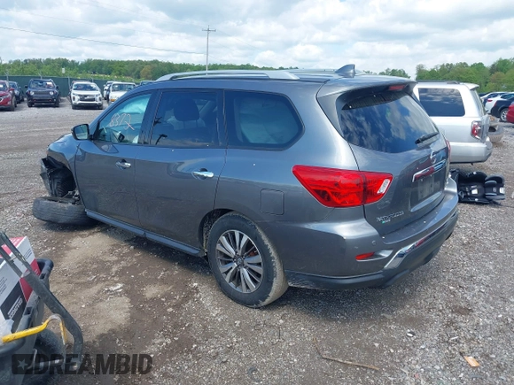 2019 Nissan Pathfinder S z VIN 5N1DR2MMXKC596621, wystawiony jako IAAI lot #42158372 z przebiegiem 71 796 mil mil oraz . Historia ofert i sprzedaży dostępna na DreamBid. Obrazek 3.