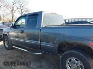 2000 Chevrolet Silverado 2500 LT with VIN 1GCGK29U0YE331086, listed as a IAAI auction lot 41973282 with 137,999 mi miles. Bid and sale history available at carsss.com. Image 14.
