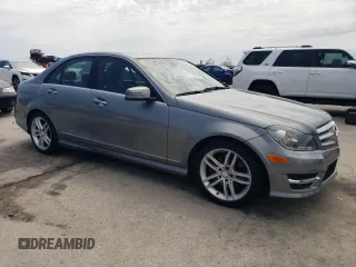 2013 Mercedes-Benz C 300 Sport z VIN WDDGF8AB9DR301692, wystawiony jako Copart lot #54919645 z przebiegiem 58 482 mil mil oraz Szkoda całkowita • Salvage title. Historia ofert i sprzedaży dostępna na DreamBid. Obrazek 4.