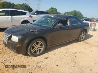 2006 Chrysler 300 z VIN 2C3KA43R06H318491, wystawiony jako Copart lot #53830045 z przebiegiem 179 090 mil mil oraz Szkoda całkowita • Salvage title. Historia ofert i sprzedaży dostępna na DreamBid. Obrazek 1.