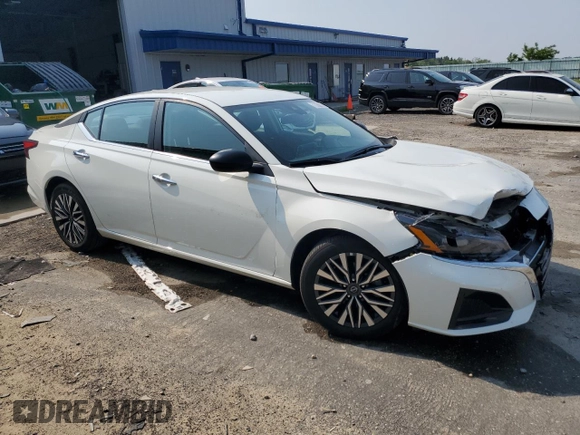 2025 Nissan Altima SV z VIN 1N4BL4DVXSN312223, wystawiony jako Copart lot #60617385 z przebiegiem 16 403 mil mil oraz Czysty tytuł • Clean title. Historia ofert i sprzedaży dostępna na DreamBid. Obrazek 4.