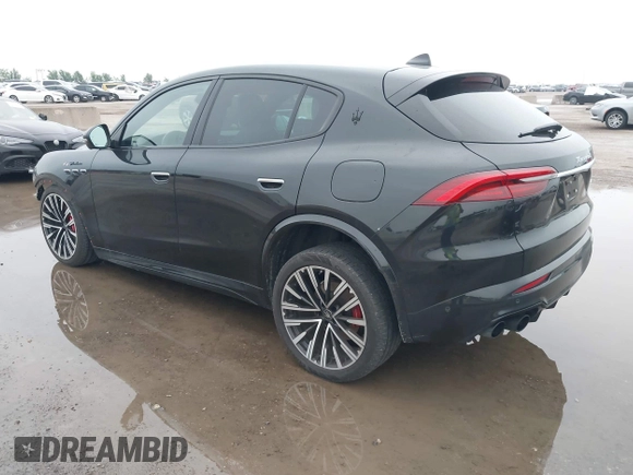 2023 Maserati Grecale Modena z VIN ZN682AVM6P7413121, wystawiony jako IAAI lot #42092049 z przebiegiem 8 132 mil mil oraz . Historia ofert i sprzedaży dostępna na DreamBid. Obrazek 3.