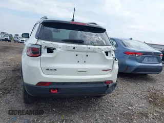 2019 Jeep Compass Trailhawk z VIN 3C4NJDDB3KT760631, wystawiony jako IAAI lot #42681139 z przebiegiem 71 128 mil mil oraz . Historia ofert i sprzedaży dostępna na DreamBid. Obrazek 6.