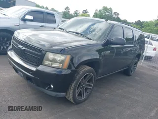 2008 Chevrolet Suburban LTZ z VIN 1GNFC16J58R119412, wystawiony jako IAAI lot #42282221 z przebiegiem 356 160 mil mil oraz . Historia ofert i sprzedaży dostępna na DreamBid. Obrazek 2.