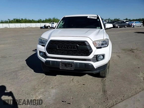 2017 Toyota Tacoma SR z VIN 5TFAX5GNXHX074690, wystawiony jako Copart lot #56672165 z przebiegiem 107 292 mil mil oraz Szkoda całkowita • Salvage title. Historia ofert i sprzedaży dostępna na DreamBid. Obrazek 13.